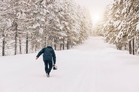 Workflow videographer photographer in nature in winter during snowの写真素材