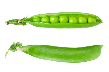 Young grean peas closeup isolated on white backgroundの写真素材