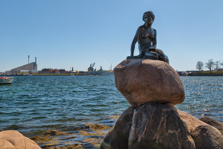 COPENHAGEN, DENMARK - APRIL 30, 2017: Monument of the Little Mermaid, symbol of the danish capitalのeditorial素材