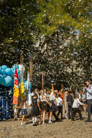 ODESSA, UKRAINE September 1, 2018: September 1, day of the celebration of knowledge. Smiling happy first graders and their happy parents. Teacher in schoolyard holiday Beginning of the training yearのeditorial素材
