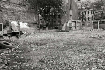 ODESSA, UKRAINE May 21, 2020: Historic residential building collapsed as result of mistakes in construction and reconstruction in old city. Bare wall Destruction of residential building. Catastropheのeditorial素材