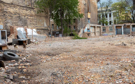 ODESSA, UKRAINE May 21, 2020: Historic residential building collapsed as result of mistakes in construction and reconstruction in old city. Bare wall Destruction of residential building. Catastropheのeditorial素材