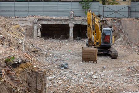ODESSA, UKRAINE May 21, 2020: Historic residential building collapsed as result of mistakes in construction and reconstruction in old city. Bare wall Destruction of residential building. Catastropheのeditorial素材