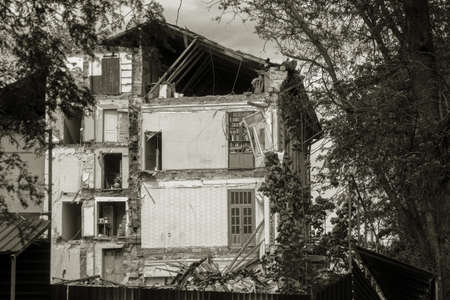 ODESSA, UKRAINE May 21, 2020: Historic residential building collapsed as result of mistakes in construction and reconstruction in old city. Bare wall Destruction of residential building. Catastropheのeditorial素材