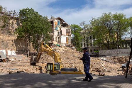 ODESSA, UKRAINE May 21, 2020: Historic residential building collapsed as result of mistakes in construction and reconstruction in old city. Bare wall Destruction of residential building. Catastropheのeditorial素材