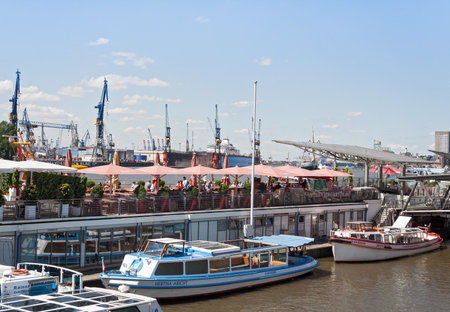 excursion boats in Hamburg at the Landungsbrueckenのeditorial素材