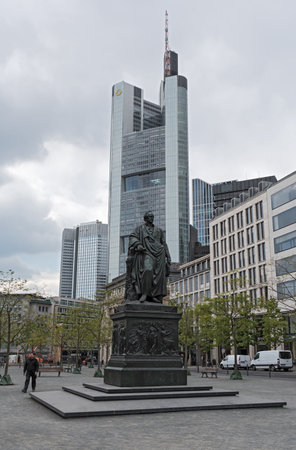 Bronze statue of Johann Wolfgang von Goethe in Frankfurt, Germanyのeditorial素材