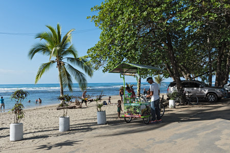 Fruit juice sellers at the beach in Puerto Viejo, Costa Ricaのeditorial素材