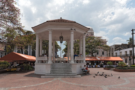 souvenir stands and pavilion on the plaza de la independencia, casco viejo, historic district of panama cityのeditorial素材