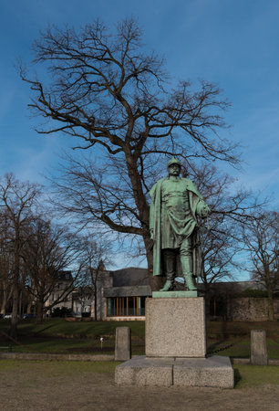 monument to otto von bismarck in frankfurt hoechst germanyのeditorial素材
