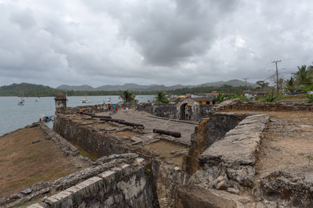 Visitors to the Santiago Battery fortifications, Portobelo, San Lorenzo, Panamaのeditorial素材