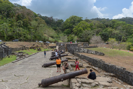 Visitors to the Santiago Battery fortifications, Portobelo, San Lorenzo, Panamaのeditorial素材