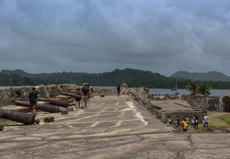 Visitors to the Santiago Battery fortifications, Portobelo, San Lorenzo, Panamaのeditorial素材
