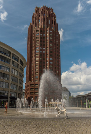 Children play in the water flows from the fountain in front of the Main Plaza Tower, Frankfurt, Germanyのeditorial素材