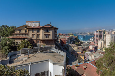 Panoramic view of the houses in the center of Valparaiso, Chileのeditorial素材