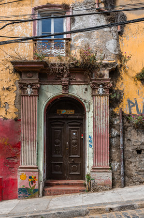 House entrance in the historic old town of Valparaiso, Chileのeditorial素材