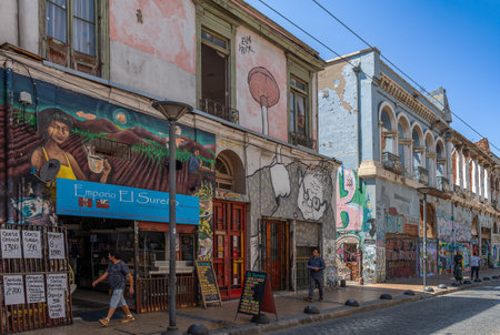 Building facades in the Chilean seaport of Valparaisoのeditorial素材