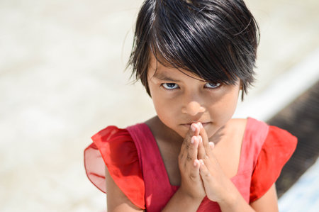 Yangon, Myanmar - Mar 5, 2016 : Small poor girl begging for money, homeless girl hope money.のeditorial素材