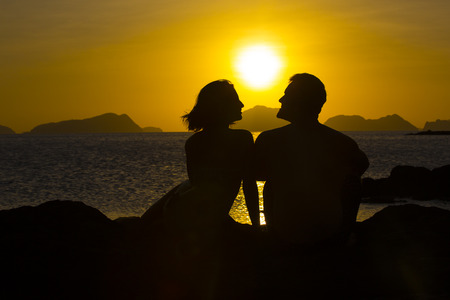 Silhouettes loving couple at sunset on the Philippine Islandsの写真素材