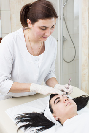 Mikrobleyding eyebrows workflow in a beauty salonの写真素材