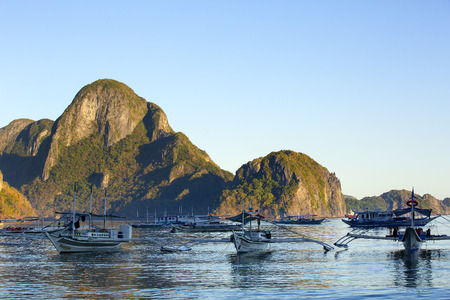 El NIDO, PHILIPPINES - FEB. 16: Morning in the harbor fishing village of El Nido FEB. 16, 2016 in El Nido Philippines.のeditorial素材
