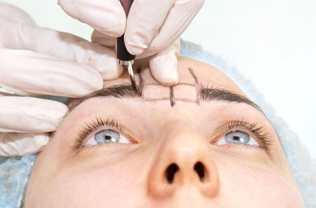 Mikrobleyding eyebrows workflow in a beauty salon