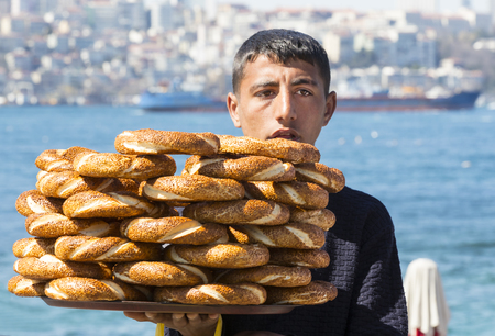ISTANBUL, TURKEY - 5 APRIL, 2017: Street sales of traditional Turkish bagels Simit, are on the streets of Istanbul in Turkeyのeditorial素材