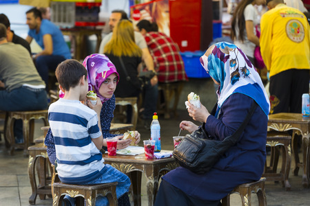 ISTANBUL, TURKEY - 2 JUNE, 2016: Food courts with traditional sandwiches with fish in Istanbul near the Galata Bridgeのeditorial素材
