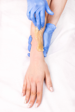 Depilation sugar processesの写真素材