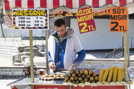 ISTANBUL, TURKEY - 1 APRIL, 2017: Sellers of fried corn chestnuts in the streets of Istanbul in Turkeyのeditorial素材