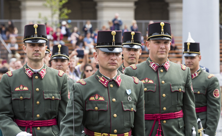 BUDAPEST, HUNGARY - 20 AUGUST 2017: Parade performance of the Hungarian Guard in front of tourists near the parliament in Budapestのeditorial素材