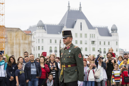 BUDAPEST, HUNGARY - 20 AUGUST 2017: Parade performance of the Hungarian Guard in front of tourists near the parliament in Budapestのeditorial素材