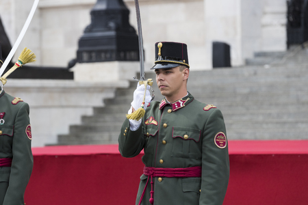 BUDAPEST, HUNGARY - 20 AUGUST 2017: Parade performance of the Hungarian Guard in front of tourists near the parliament in Budapestのeditorial素材