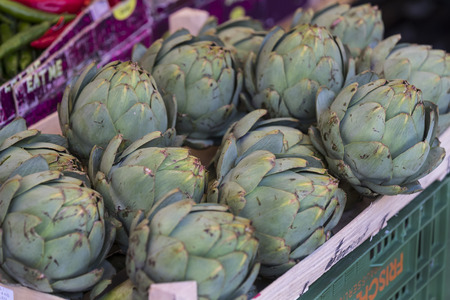 23 AUGUST 2017, VIENNA, AUSTRIA: The oldest in Vienna is the Naschmarkt Market with products of alcoholic fruits and vegetables.のeditorial素材