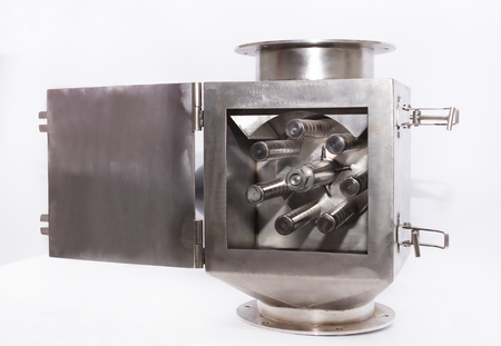 Electromagnetic separator for cleaning from metal particles