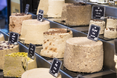 TEL AVIV, ISRAEL - 26 NOVEMBER 2017: Shops and counters with products and foodのeditorial素材