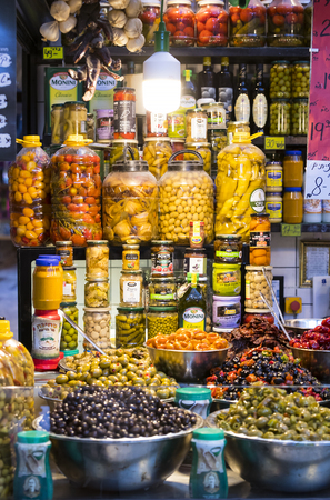 TEL AVIV, ISRAEL - 26 NOVEMBER 2017: Shops and counters with products and foodのeditorial素材