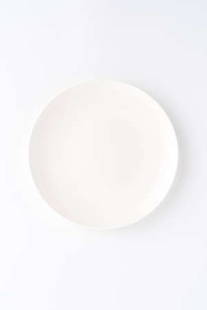Overhead shot of blank white dish isolated on white background. Close upの写真素材