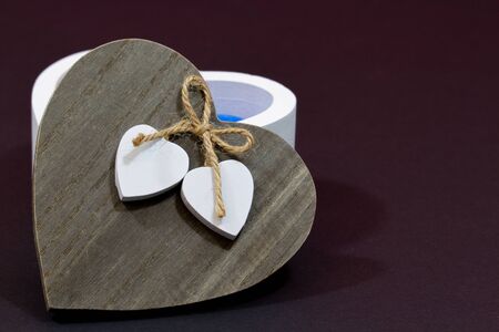 natural wooden lid with two white hearts on sisal run