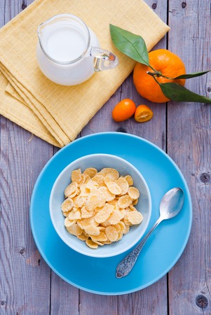 Healthy breakfast with corn flakes in a blue bowlの写真素材