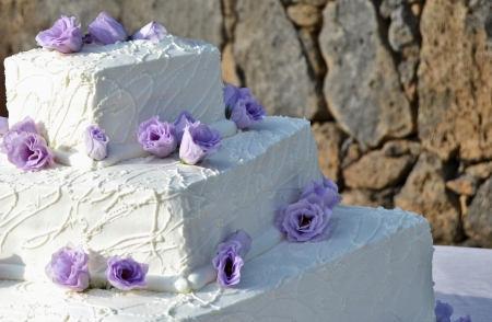 Wedding cake with rosesの写真素材