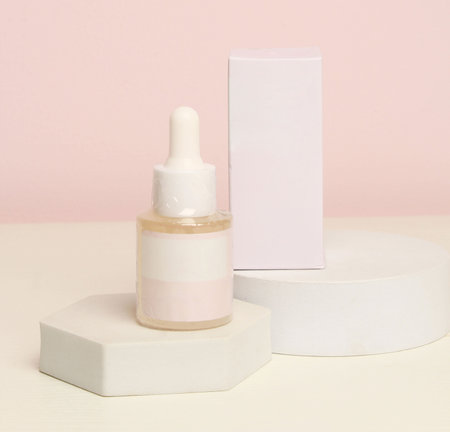 A bottle of liquid with a box of the box next to it.の写真素材