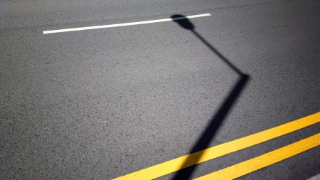streetlight shadow on roadの写真素材