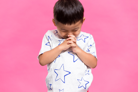 Asian little kid prayingの写真素材
