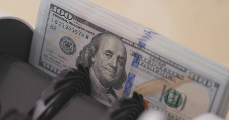 Machine for counting money counts
