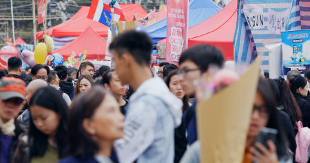 Victoria park, Hong Kong 13 February 2018:- Crowded of people walking in Lunar new year fair のeditorial素材