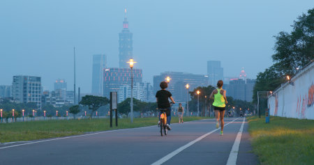 Taipei city, Taiwan, 27 May 2018:- Taipei city river side in the eveningのeditorial素材