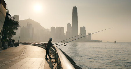 Victoria Harbor, Hong Kong, 28 February 2018:- Hong Kong sunsetのeditorial素材