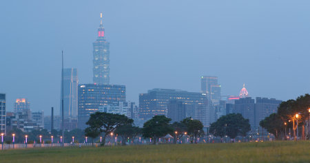 Taipei city, Taiwan, 27 May 2018:- Taipei city river side in the eveningのeditorial素材