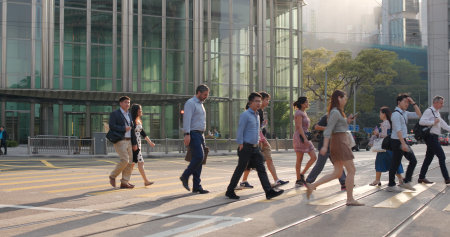 Central, Hong Kong, 04 April 2018:- People crossing the road under sunset in Hong Kongのeditorial素材